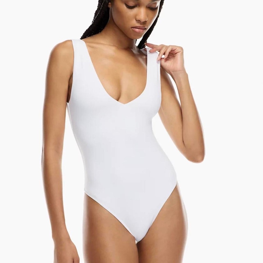 Aritzia Babaton V neck Bodysuit NWT
